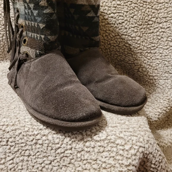 Bearpaw Kathy Slip on Aztec 8 boots (FLAWED) - Picture 4 of 5